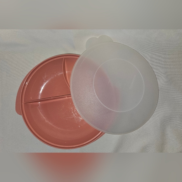 Vintage Tupperware #2604A-2 Divided Reheatable Divided Dish With Lid Pink - Picture 2 of 5